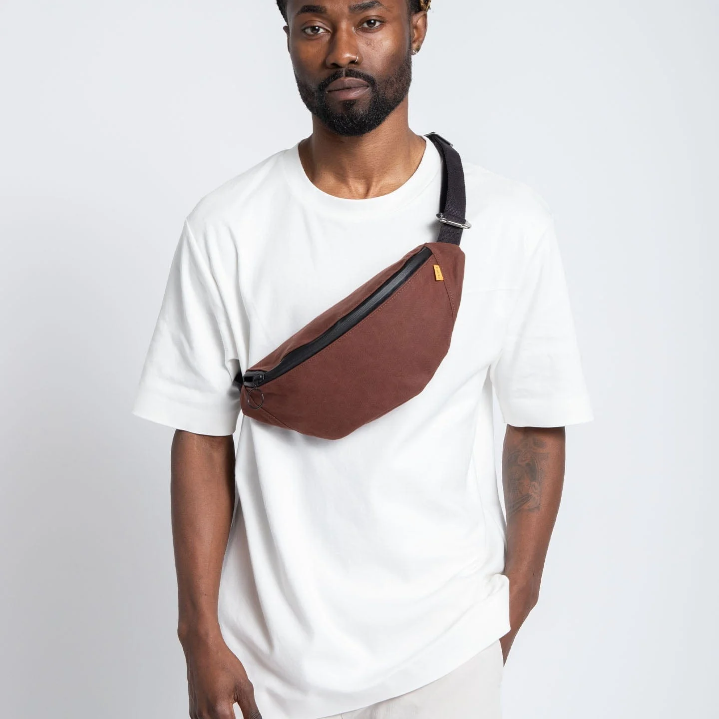 Trakke Banana Crossbody Bag - Image 16