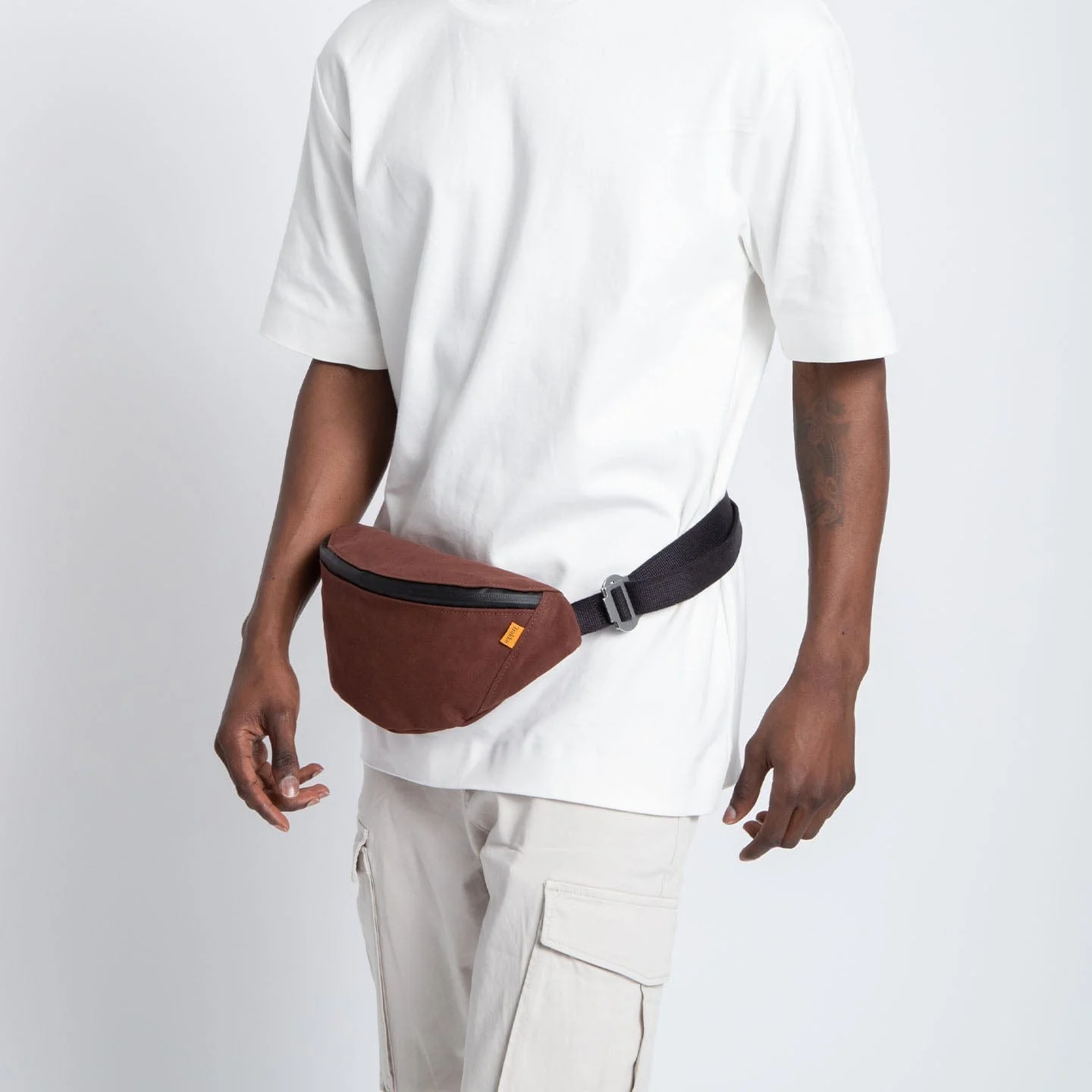 Trakke Banana Crossbody Bag - Image 17