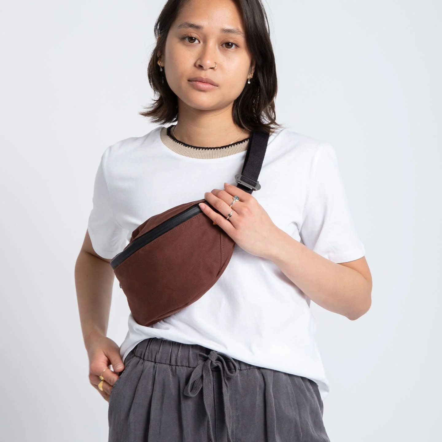 Trakke Banana Crossbody Bag - Image 18
