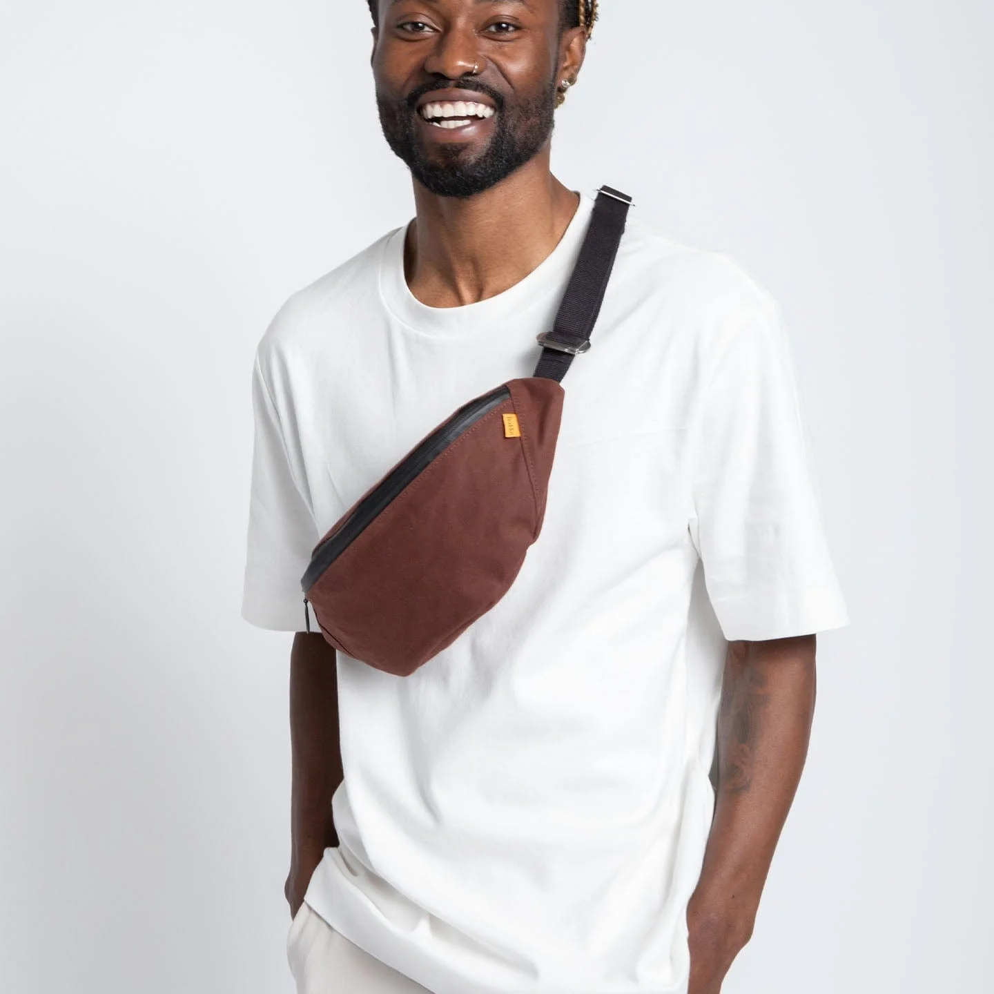 Trakke Banana Crossbody Bag - Image 4