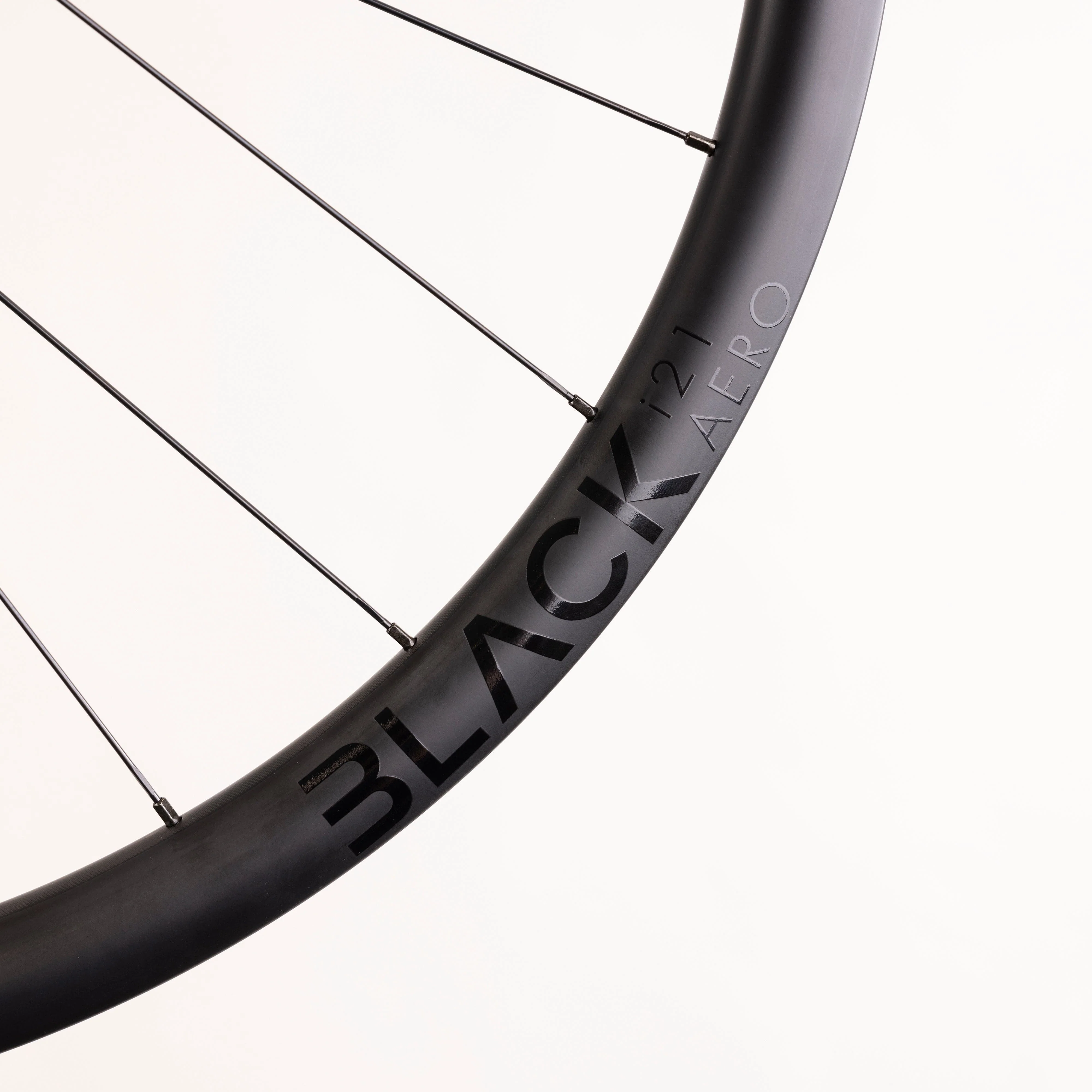 Sonder Black i21 Carbon Aero Wheelset - Image 6